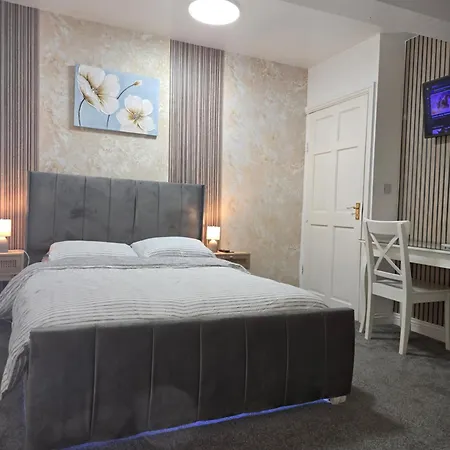 Chub Luxury Ensuite Bradford (West Yorkshire)